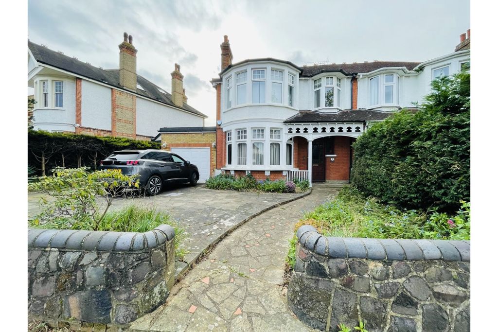 Property photo 2 of 34