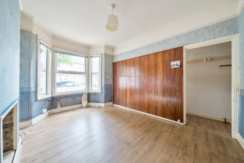 Property photo 2 of 15 Picture No. 20