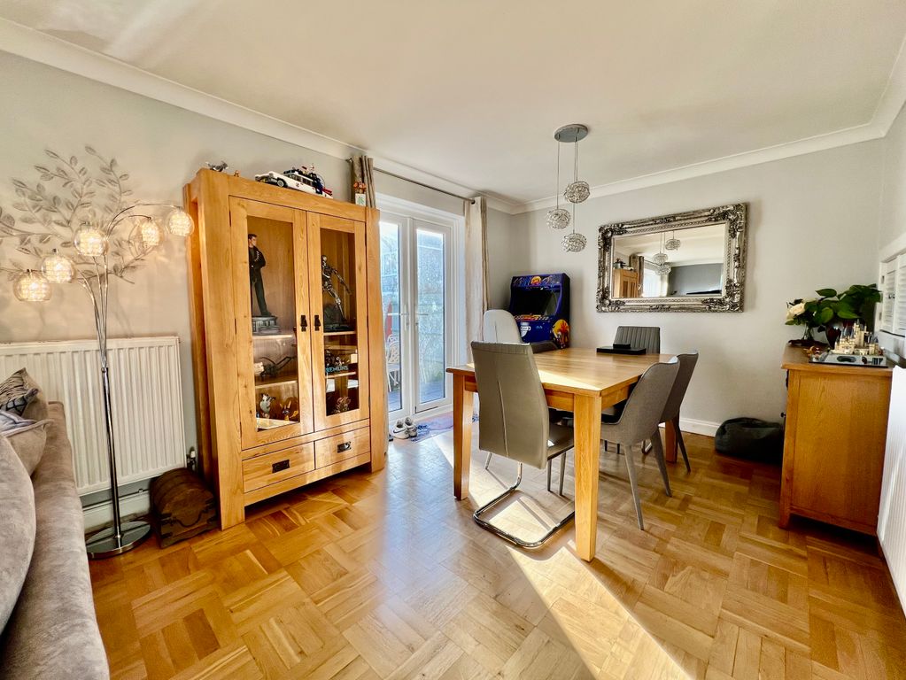 Property photo 3 of 17 Dining Area