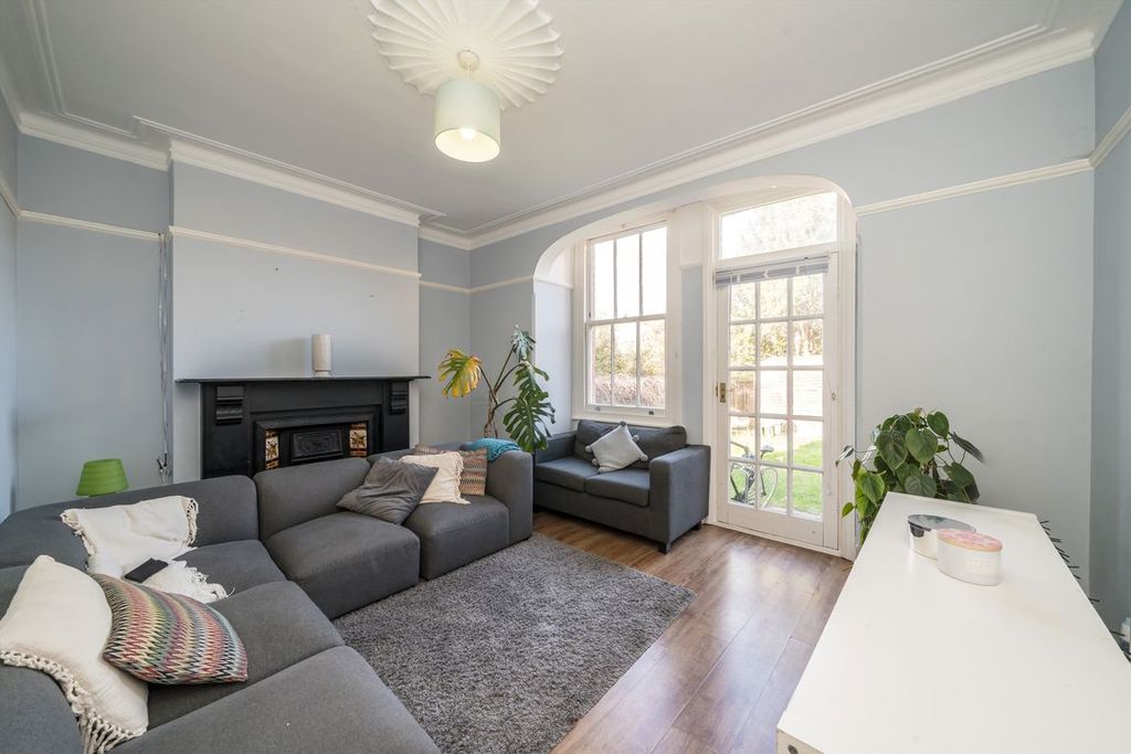 Property photo 2 of 6