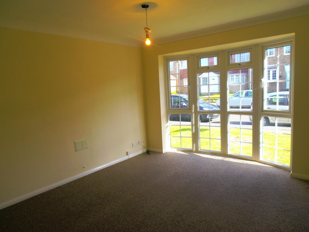 Property photo 3 of 4 Living Room
