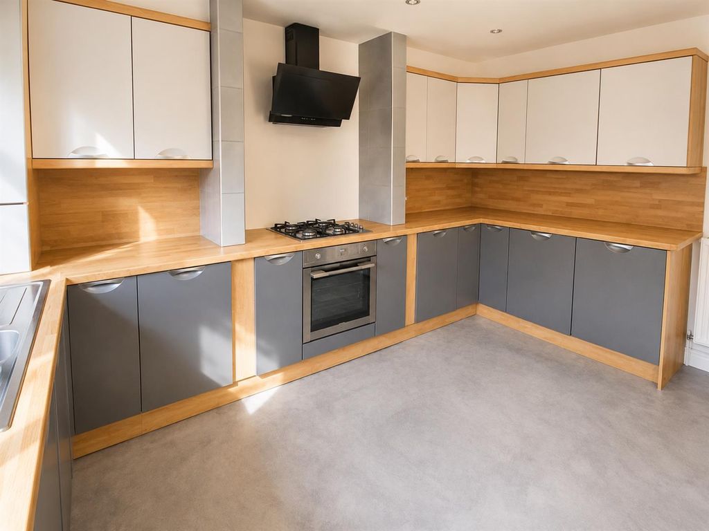 Property photo 2 of 19 Kitchen/Diner