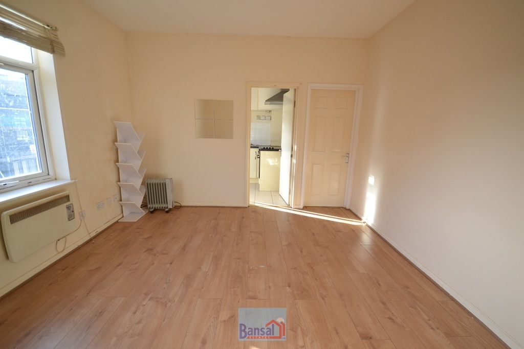 Property photo 3 of 6