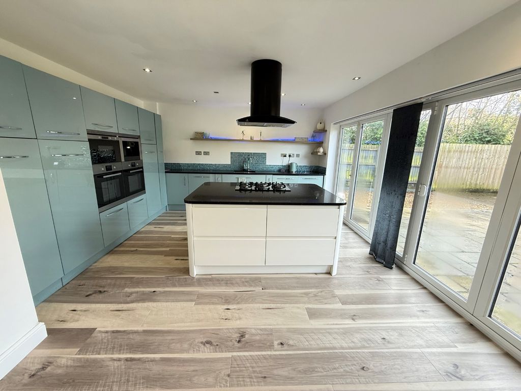 Property photo 2 of 14 3937355