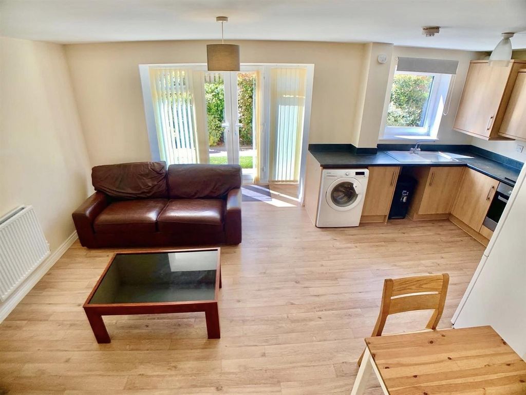 Property photo 1 of 10 Lounge 2.Jpg