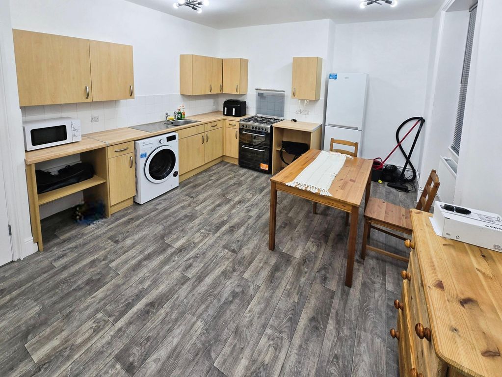 Property photo 1 of 6 Kitchen