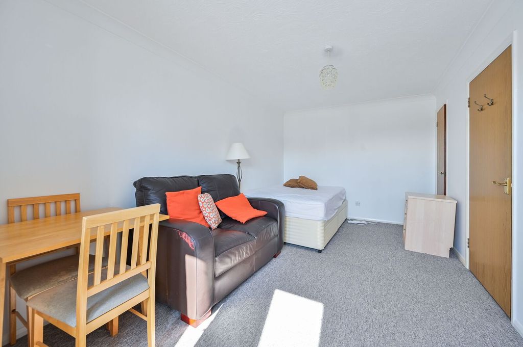Property photo 2 of 5