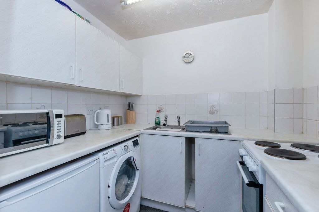 Property photo 3 of 13 Kitchen