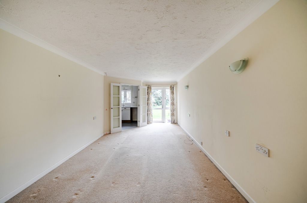 Property photo 2 of 14 Sitting/Dining Room
