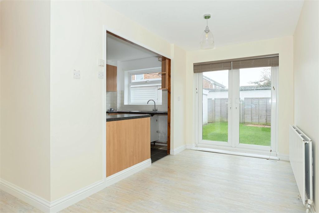 Property photo 3 of 14 Edmonton_9.Jpg