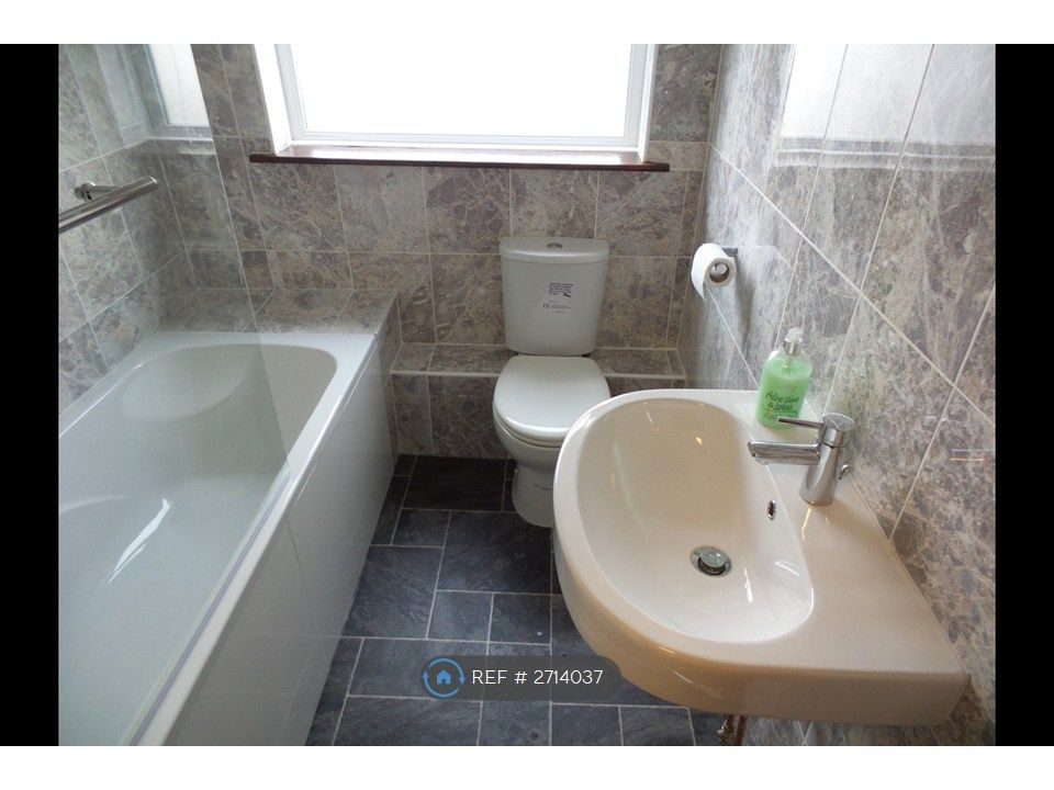 Property photo 3 of 8 Bathroom