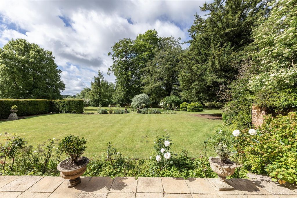 Property photo 3 of 26 Gardens