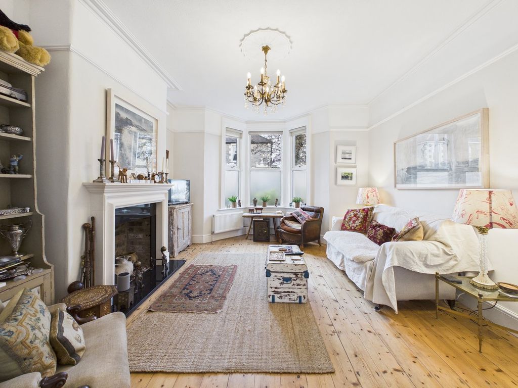 Property photo 3 of 27