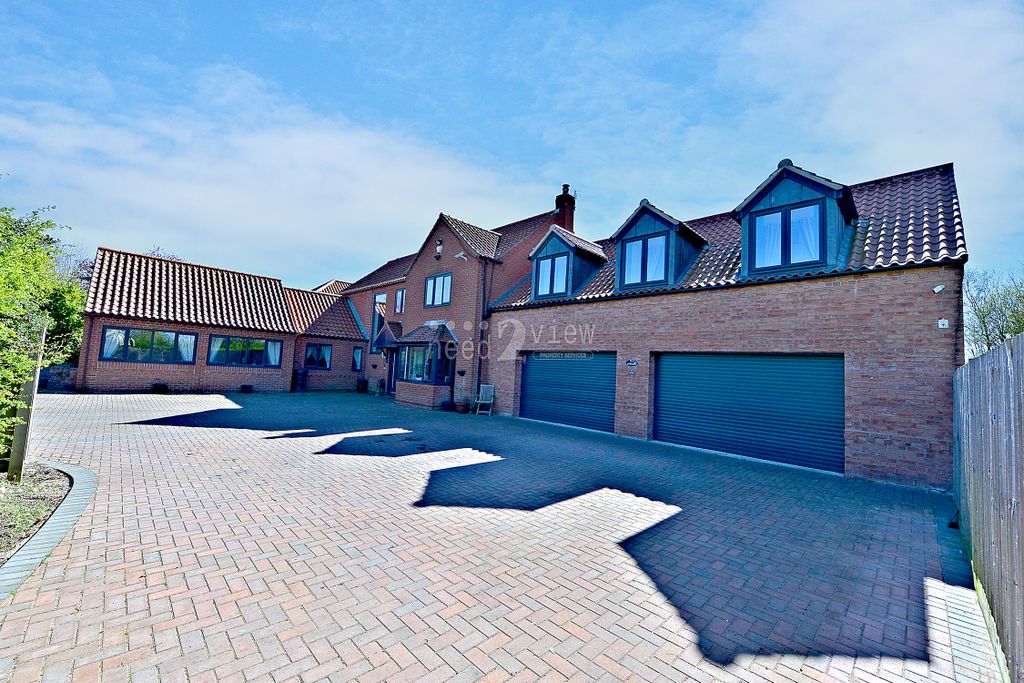 Property photo 1 of 74