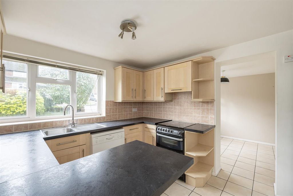 Property photo 2 of 12 13-Molescroft-07.Jpg