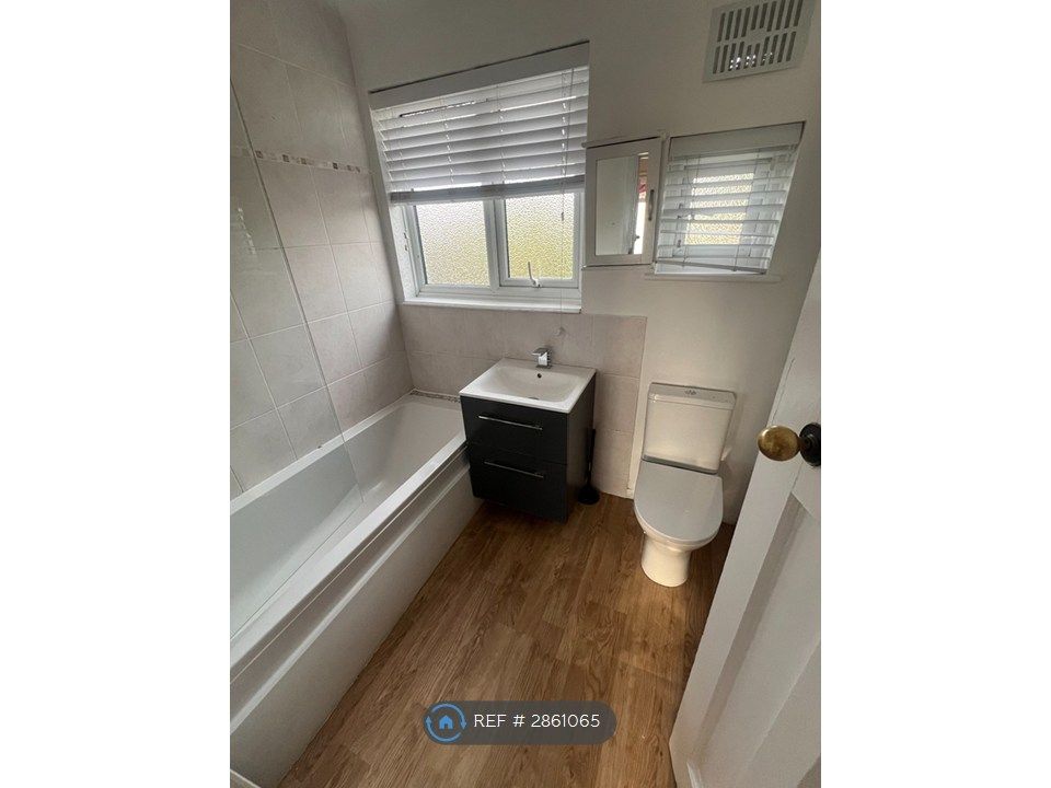 Property photo 3 of 4 Bathroom
