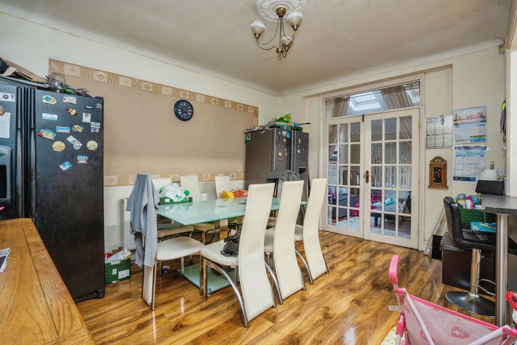 Property photo 3 of 15 Photo