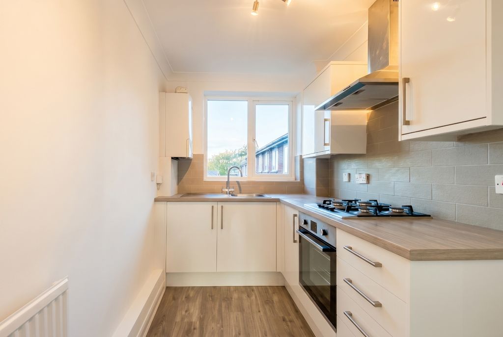 Property photo 2 of 4 Kitchen
