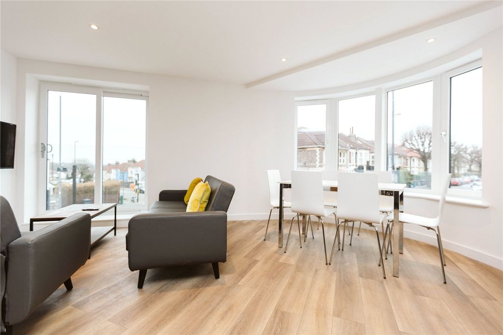 Property photo 2 of 35 Picture No. 10