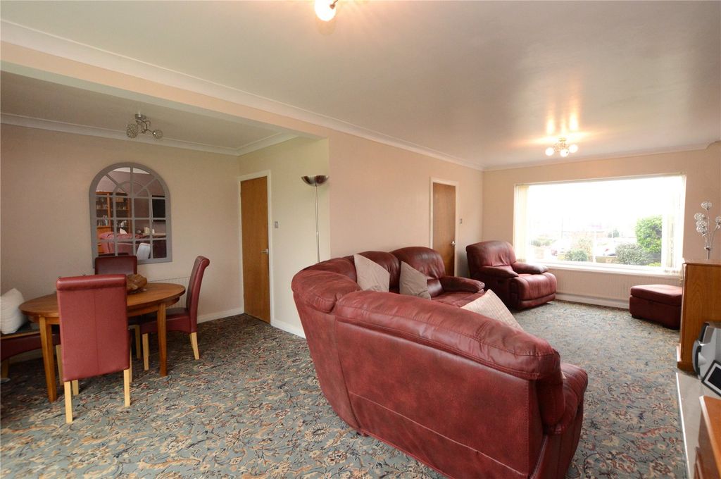 Property photo 2 of 18 Picture No. 12