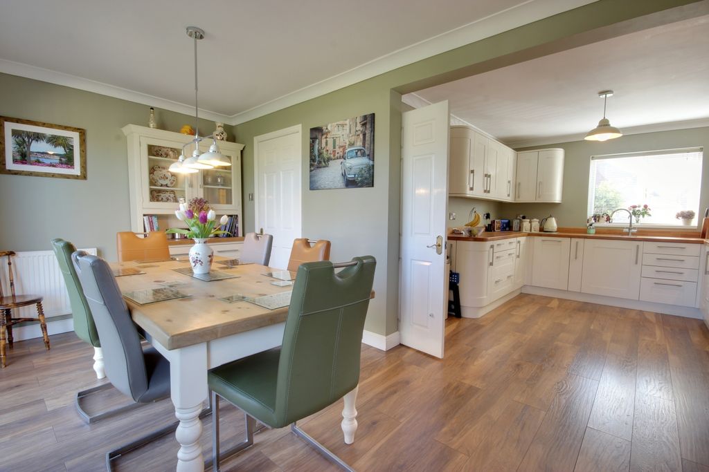 Property photo 3 of 22 1 Kit Din D