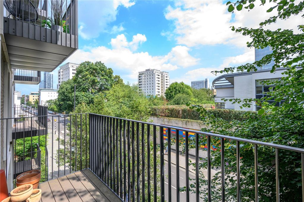 Property photo 3 of 20 Balcony