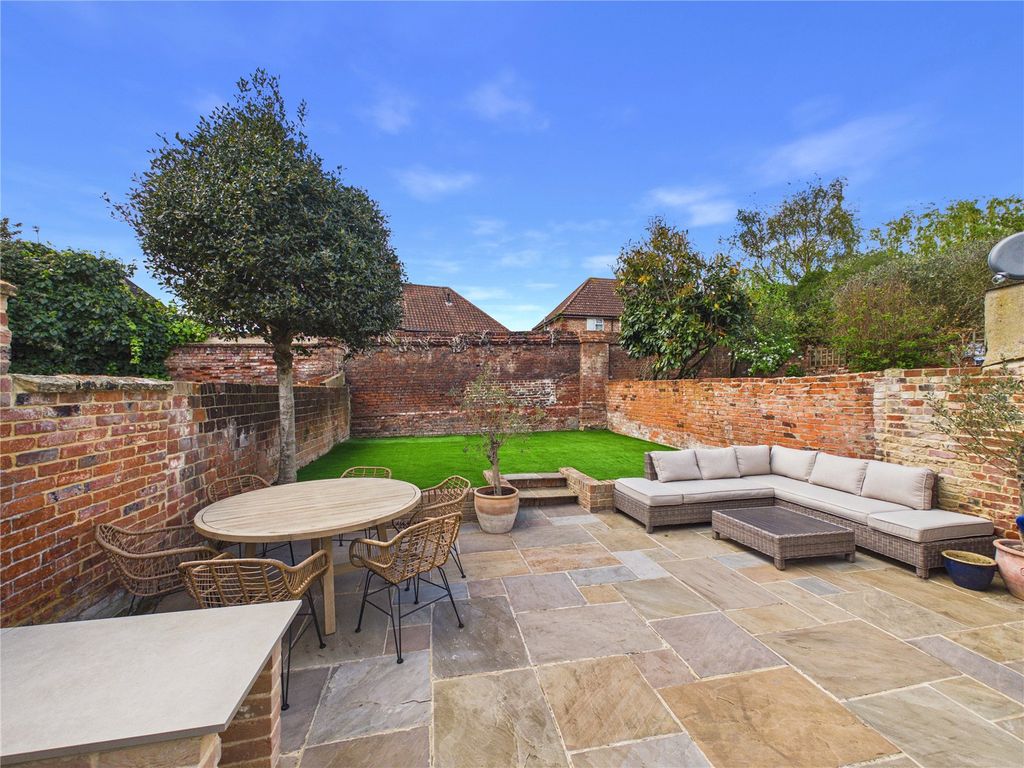 Property photo 2 of 17 Picture No. 02