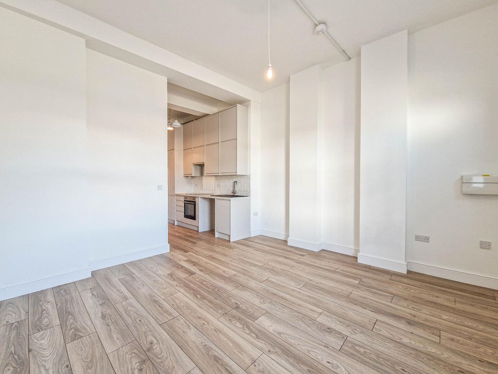 Property photo 1 of 10 Kitchen