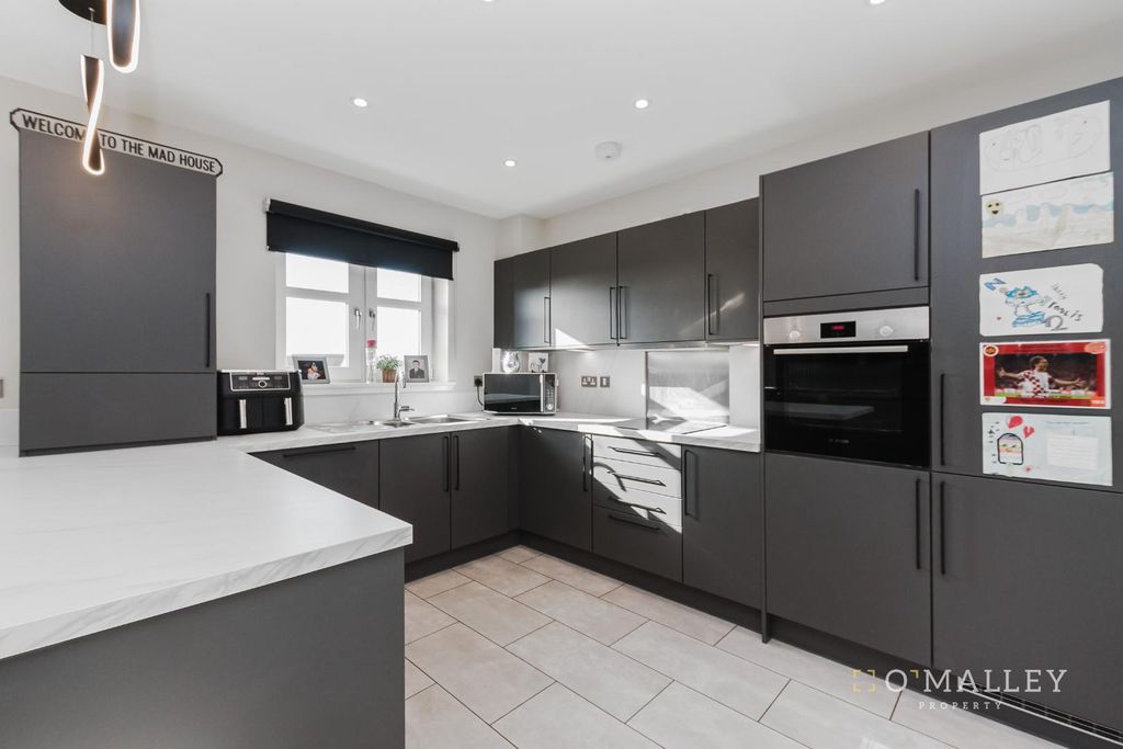 Property photo 2 of 13 Kitchen