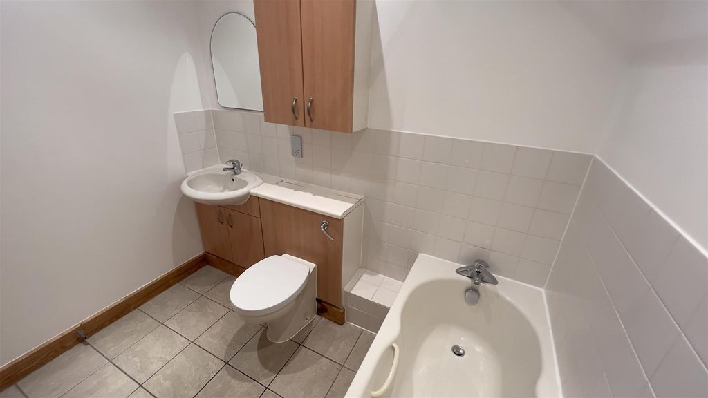 Property photo 2 of 14 Bathroom 02.Jpeg