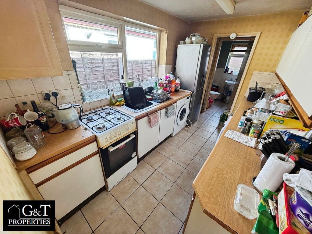 Property photo 2 of 5 Kitchen