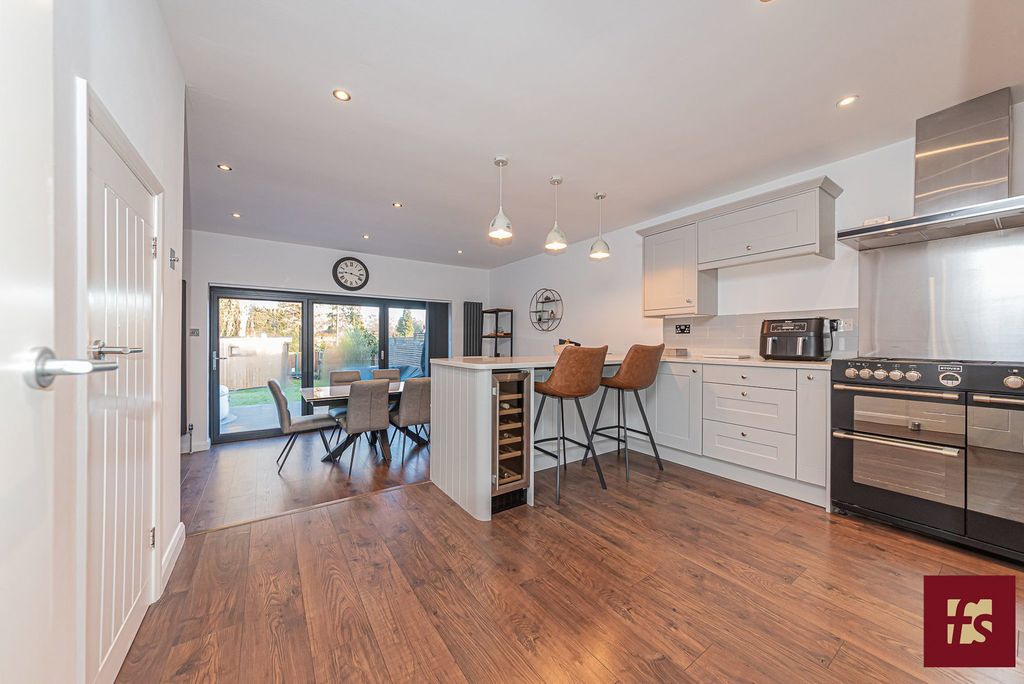 Property photo 3 of 24