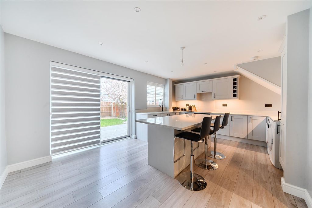 Property photo 2 of 20 1439858-11-69d7Ef27d5205.Jpg