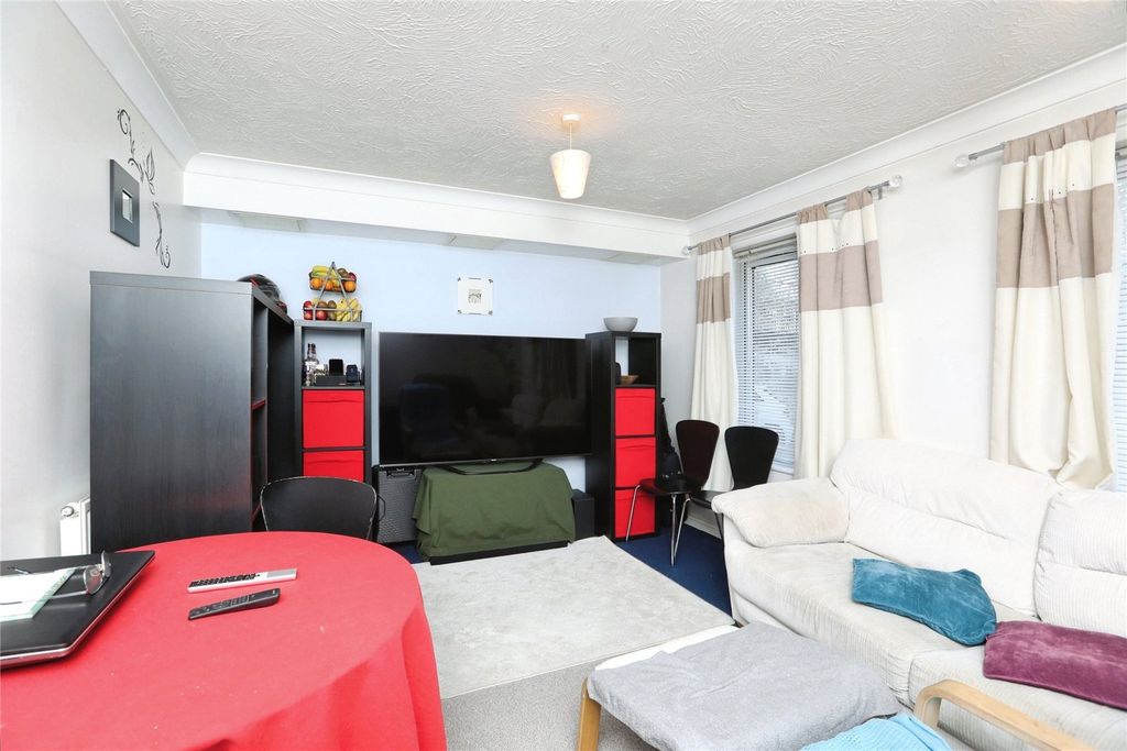 Property photo 2 of 9 Picture No. 12