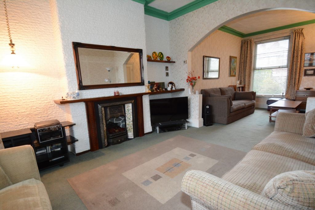 Property photo 2 of 20 Lounge