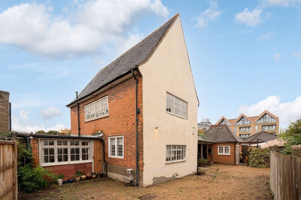 Property photo 3 of 26