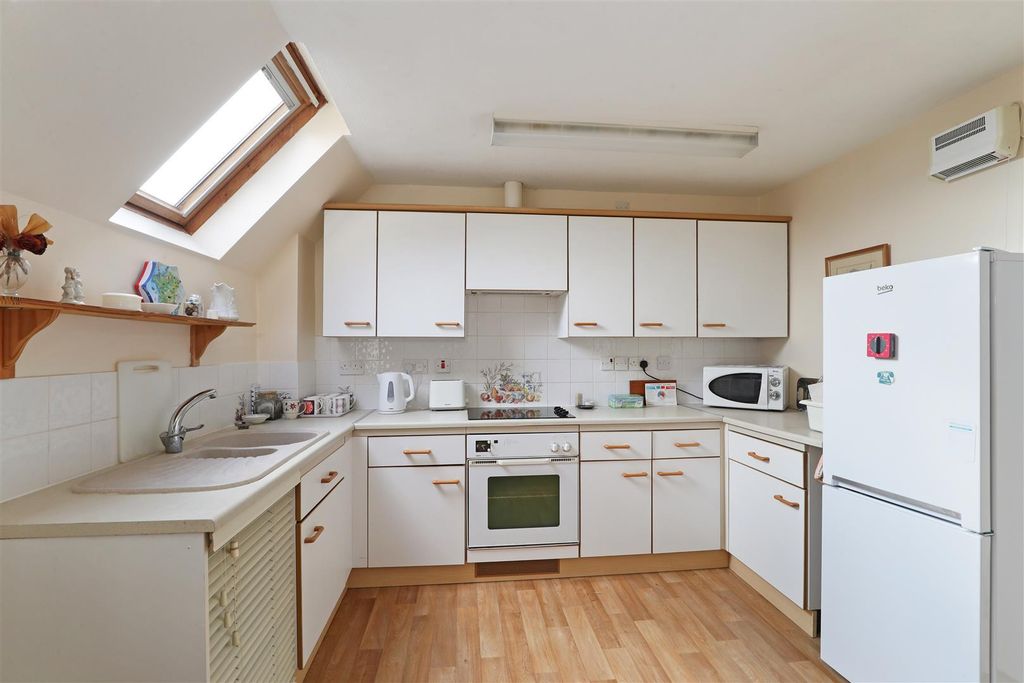Property photo 3 of 7 29 Cecily Court Kitchen.Jpg