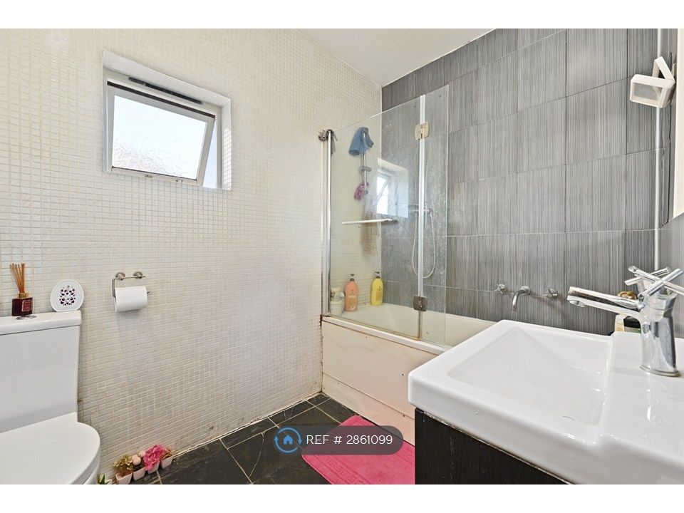 Property photo 1 of 5 Bathroom