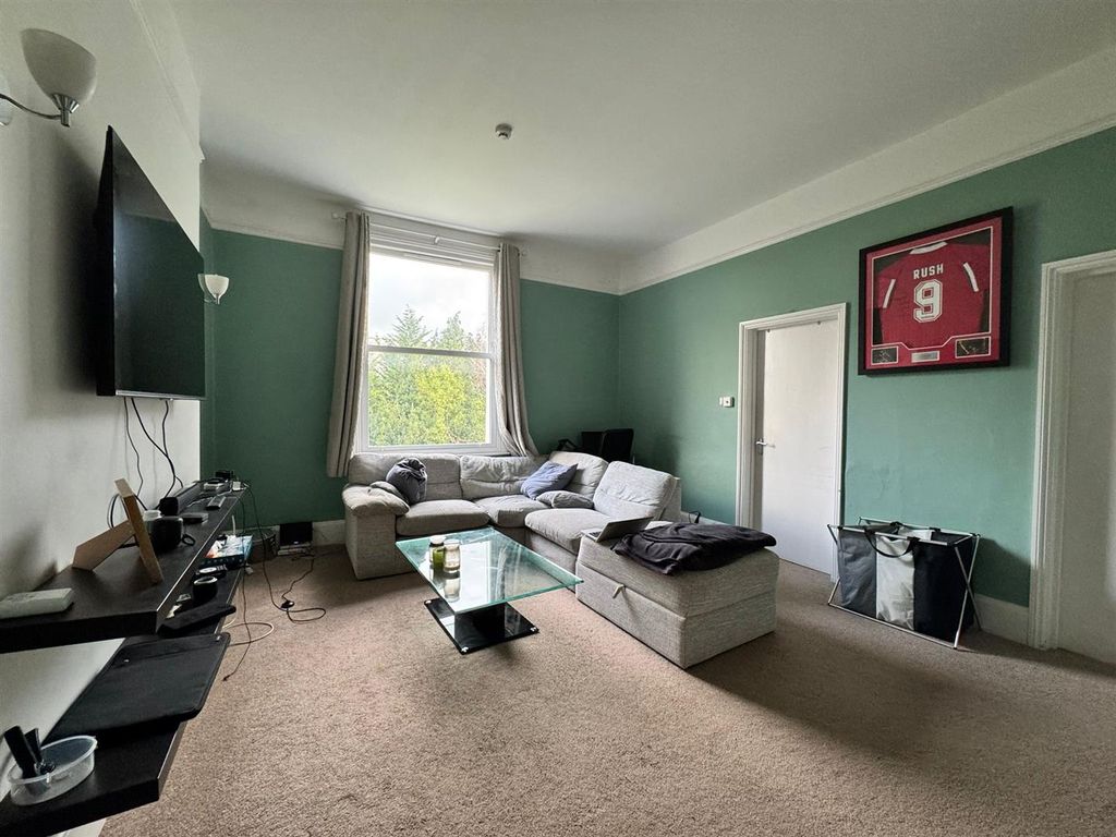 Property photo 2 of 8 Lounge.Jpg