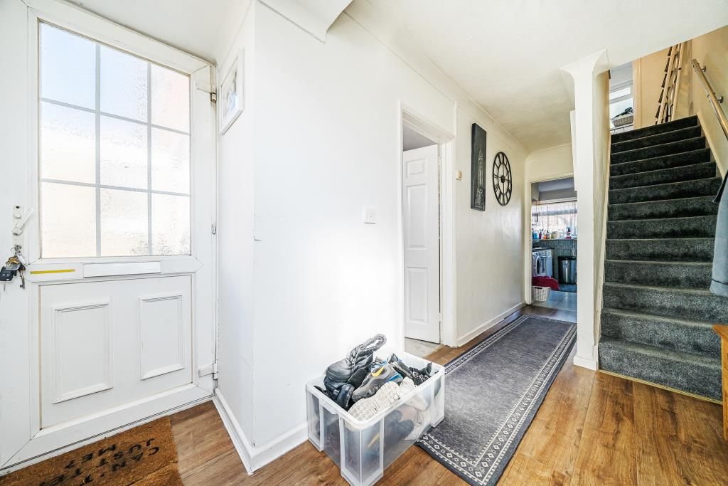 Property photo 3 of 17 Entrance Hall