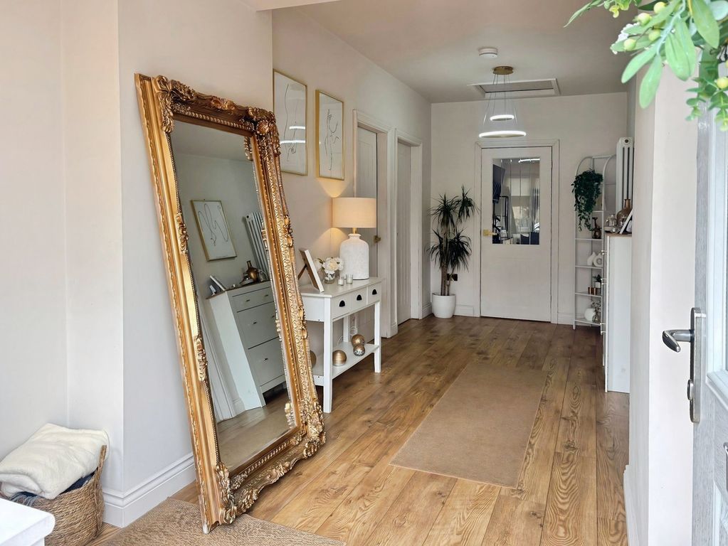 Property photo 3 of 32