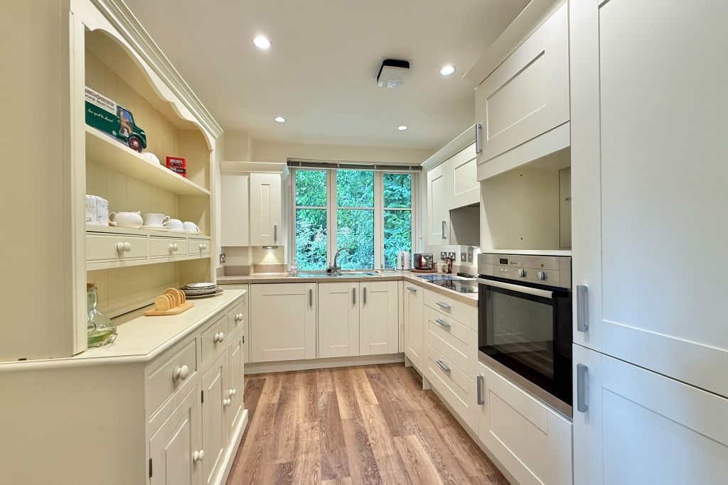 Property photo 2 of 19 Kitchen