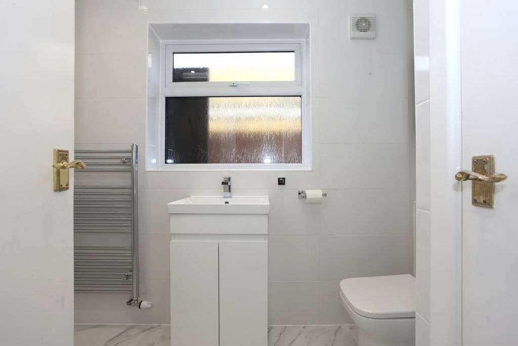 Property photo 2 of 34