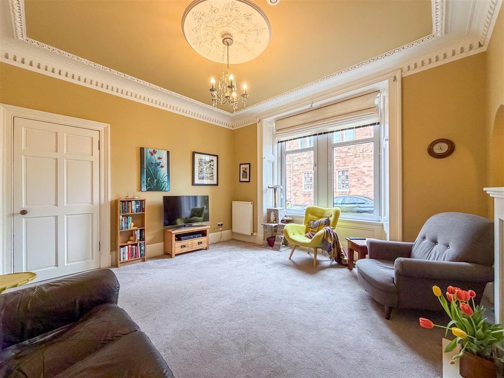 Property photo 2 of 53 Lounge