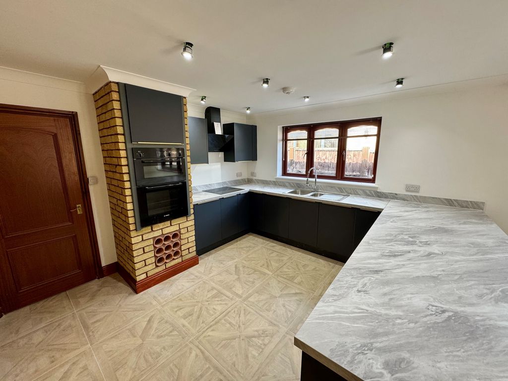 Property photo 2 of 17 Image