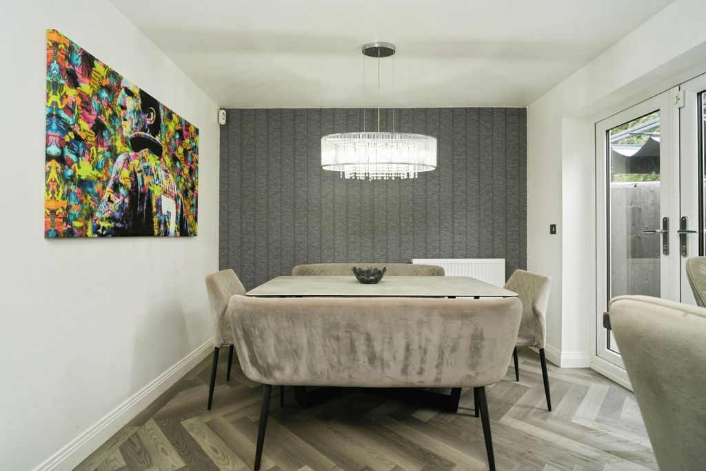 Property photo 3 of 31 Pbox-Img.Jpg