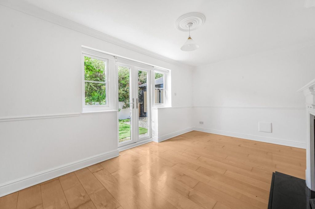 Property photo 2 of 19 Living Room