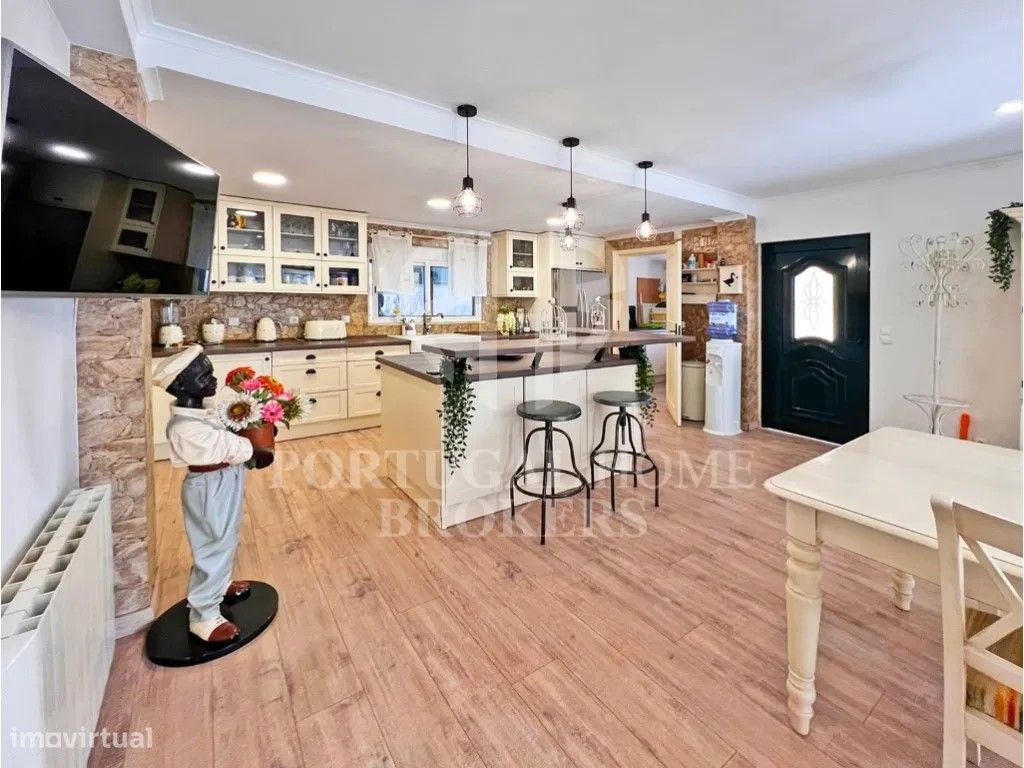 Property photo 2 of 60