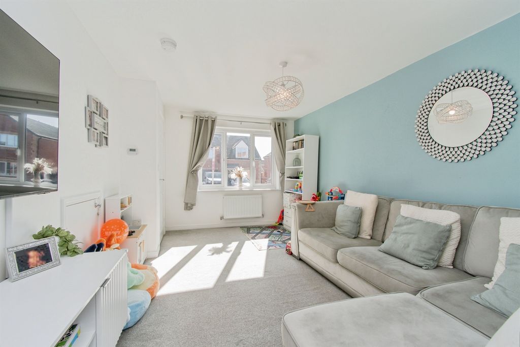 Property photo 2 of 16