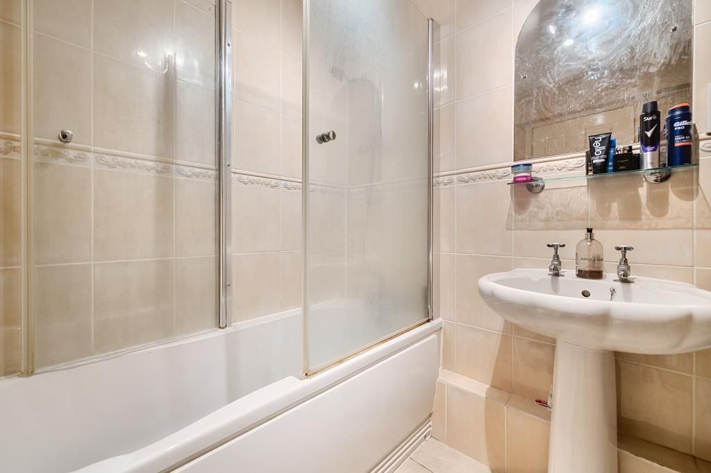 Property photo 3 of 20 Bathroom